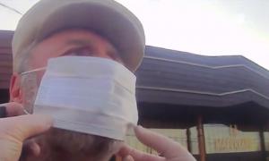 Gest de omenie al poliţiştilor pentru un bătrân singur