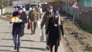 Militarii, în misiune specială de Paște pentru a ajuta familiile defavorizate