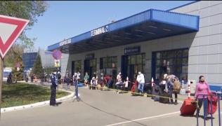 Exodul muncitorilor români spre vestul Europei continuă chiar şi în pandemie (Video)