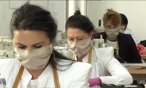 Creatorii de modă s-au specializat în măști de protecție personalizate