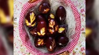 Ouăle de Paște vopsite cu foi de ceapă. Cum se realizează