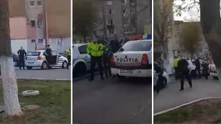 Momentul în care polițiștii au fost atacați în Hunedoara, de mulțime. ”Să vezi că vine armata” (Video)