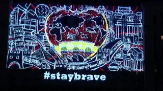 Faţada Palatului Parlamentului, iluminată de creaţiile a zeci de artişti din toată lumea