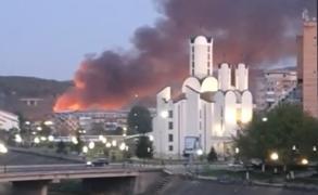 Noaptea incendiilor în România. Mai mulţi oameni au rămas pe durmuri