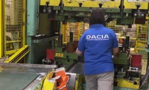 Uzinele Dacia repornesc motoarele, angajații se reîntorc treptat la serviciu