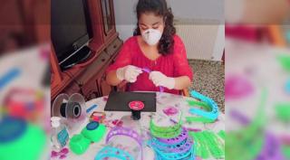 Doi români stabiliți în Spania printează acasă echipamente de protecţie şi le donează medicilor şi polițiștilor