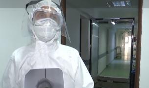Medicii din Timișoara și-au printat fotografii pe costumele de protecţie
