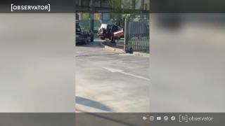 S-au dus cu dricul la RAR, la Tg. Jiu și au lăsat sicriul pe iarbă, în fața porții, ca să facă inspecția (video)
