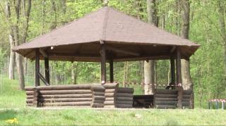 Pentru prima dată, 1 Mai se sărbătoreşte în casă. Drumurile spre mare şi munte sunt păzite de poliţişti şi jandarmi