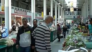 Piețe aglomerate în București după sărbătoarea de 1 mai, în ciuda restricțiilor