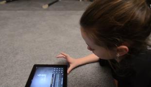 Excesul copiilor la tehnologie poate duce la autism