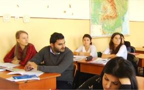 Panouri de plexiglas ar putea separa elevii, la examene (Video)