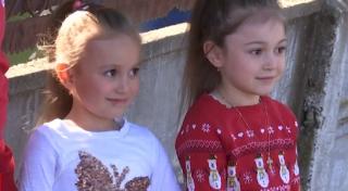 Un fotograf din Galați le-a oferit tablete copiilor nevoiaşi