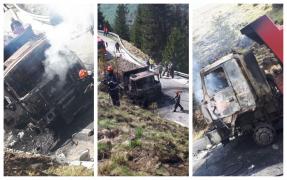 Un camion a luat foc în Sinaia, pe drumul spre Cabana Peștera