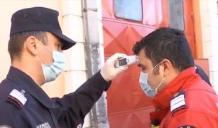 Salvatorii SMURD rămân pe baricade, departe de familii, după terminarea stării de urgență