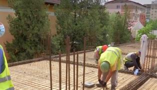 Pandemia nu a oprit lucrul pe șantiere. Muncitorii au lucrat la foc continuu