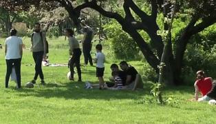 Românii își fac planuri de viitor odată cu relaxarea restricţiilor