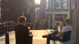 Ghidul de pandemie pentru viaţa sexuală, oferit de autorităţile olandeze