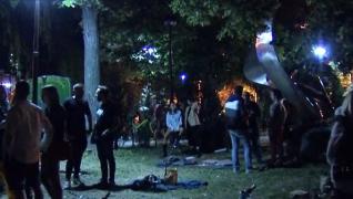 Petrecere lângă terasă, în Parcul Herăstrău