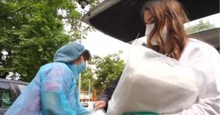 Ana, o adolescentă de 16 ani, este înger păzitor pentru copii și medici, dar și voluntar în plină pandemie