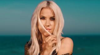 Amna, o noua colaborare cu Dorian Popa. Videoclipul piesei a fost filmat la malul mării