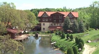 Răsfăț cu produse românești la un complex agroturistic din Cârtişoara