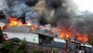 Incendiu puternic în Iași, autoritățile au transmis mesaj RO-Alert (Video)