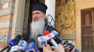 La noapte, ÎPS Teodosie reface slujba de Înviere și împarte Lumina de Paști: "Mi-au plâns credincioșii" (Video)