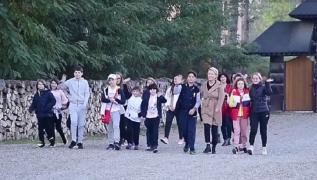 Mai mulţi elevi ai unei şcoli din Capitală au lansat o campanie specială prin care donează gadgeturi