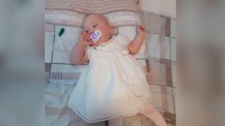 Șansă la viață pentru micuța Sofia, născută cu o malformație la inimă: "Mi-au cerut să o botez noaptea la 1"