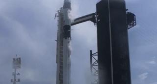 Prima rachetă privată care a dus astronauţi în spaţiu a fost lansată cu succes