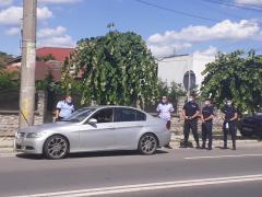 Doljeni prinși că au trișat cu izolarea, „păziți” în trafic de polițiștii care i-au dus apoi într-un centru de carantină