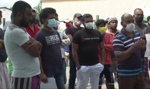 Zeci de muncitori din Sri Lanka, concediați de la o fabrică din Vrancea. Oamenii cer să rămână în România