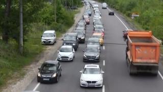 Turiştii au revenit pe Valea Prahovei, dar şi cozile de maşini