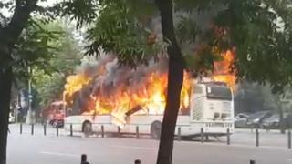Troleibuzul care a ars în Bucureşti avea o vechime de 16 ani