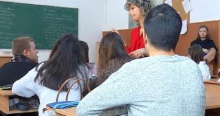 Profesorii, motivați cu bani mai mulți pentru a fi supraveghetori la examenele naționale