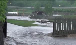 Viituri puternice, zeci de gospodării inundate în Harghita