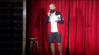Spectacolele de stand-up comedy au reînceput în Bucureşti