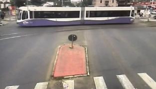 Momentul în care un tramvai deraiază în fața Gării de Nord din Timișoara (Video)