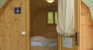 La butoi sau la cort, cazare  în plin centrul Brașovului