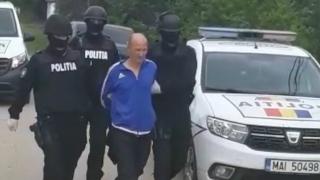 Imagini cu bărbatul care a incendiat o tânără, în Mehedinți, reținut (Video)