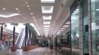 Unele magazine din mall-uri rămân închise luni și marți, în semn de protest