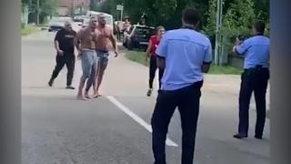 Polițiști amenințați și înjurați de un tânăr pe care l-au încătușat și de prietenii săi, în Gorj