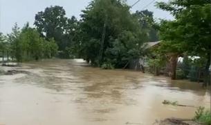 Ploile nu se opresc, inundațiile au acaparat întreaga ţară