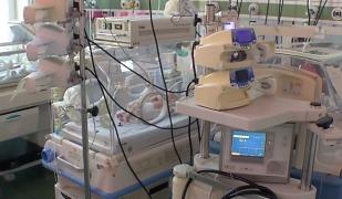 Bebeluș diagnosticat cu coronavirus în prima zi de viață, la Spitalul Judeţean din Sibiu