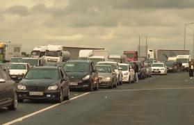 Aglomerație și nervi întinși la maxim, în Vama Nădlac