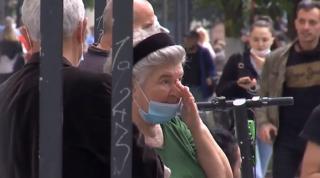 Masca de protecție, mai mult în buzunar decât pe față. Regulile de igienă sunt încălcate cu grație