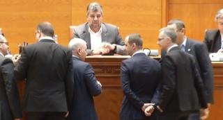 Parlamentarii au votat cu două mâini tăierea pensiilor speciale