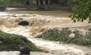 Cicloane blocate deasupra României. Meteorologii anunță încă o săptămână de ploi torențiale și inundații