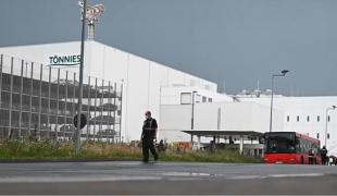 Sute de angajați ai unui abator din Germania, unde lucrează în special români și bulgari, confirmați cu coronavirus